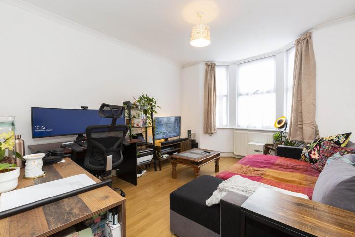 			1 Bedroom, 1 bath, 1 reception Apartment			 St Julians road, Kilburn